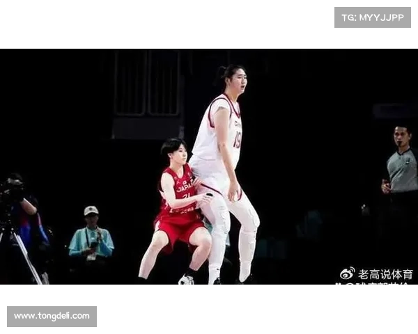 张子宇连番肘击队友 杨力维王馨雨险受伤 张子宇连番肘击队友 杨力维王馨雨险受伤